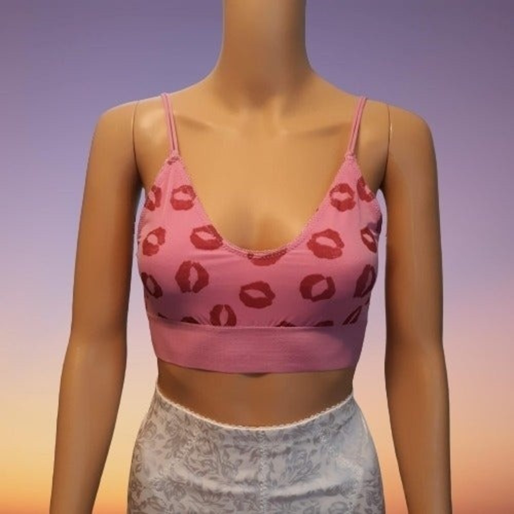 🔥SALE NEW Urban Outfitters Out From Under Avery Bralette Medium Pink Lips D87